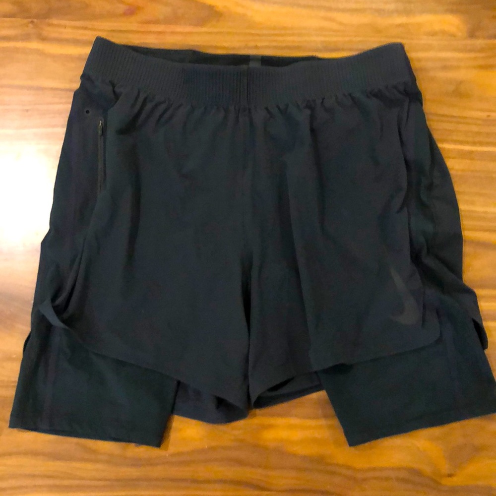 LIKE NEW! Men’s Nike Shorts w/Built-In Compression